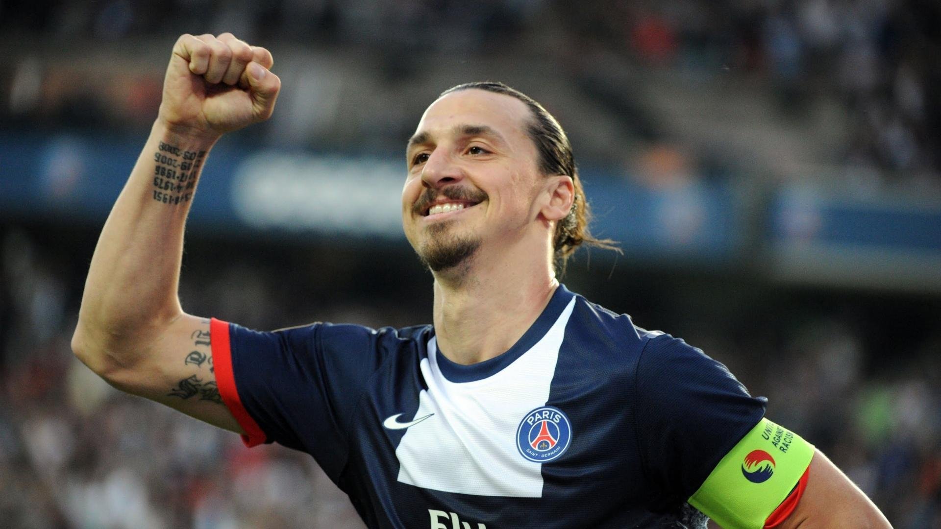 乔·波尔曼的全能表现使袋鼠队在橄榄球锦标赛中名列前茅，乔伯罗橄榄球