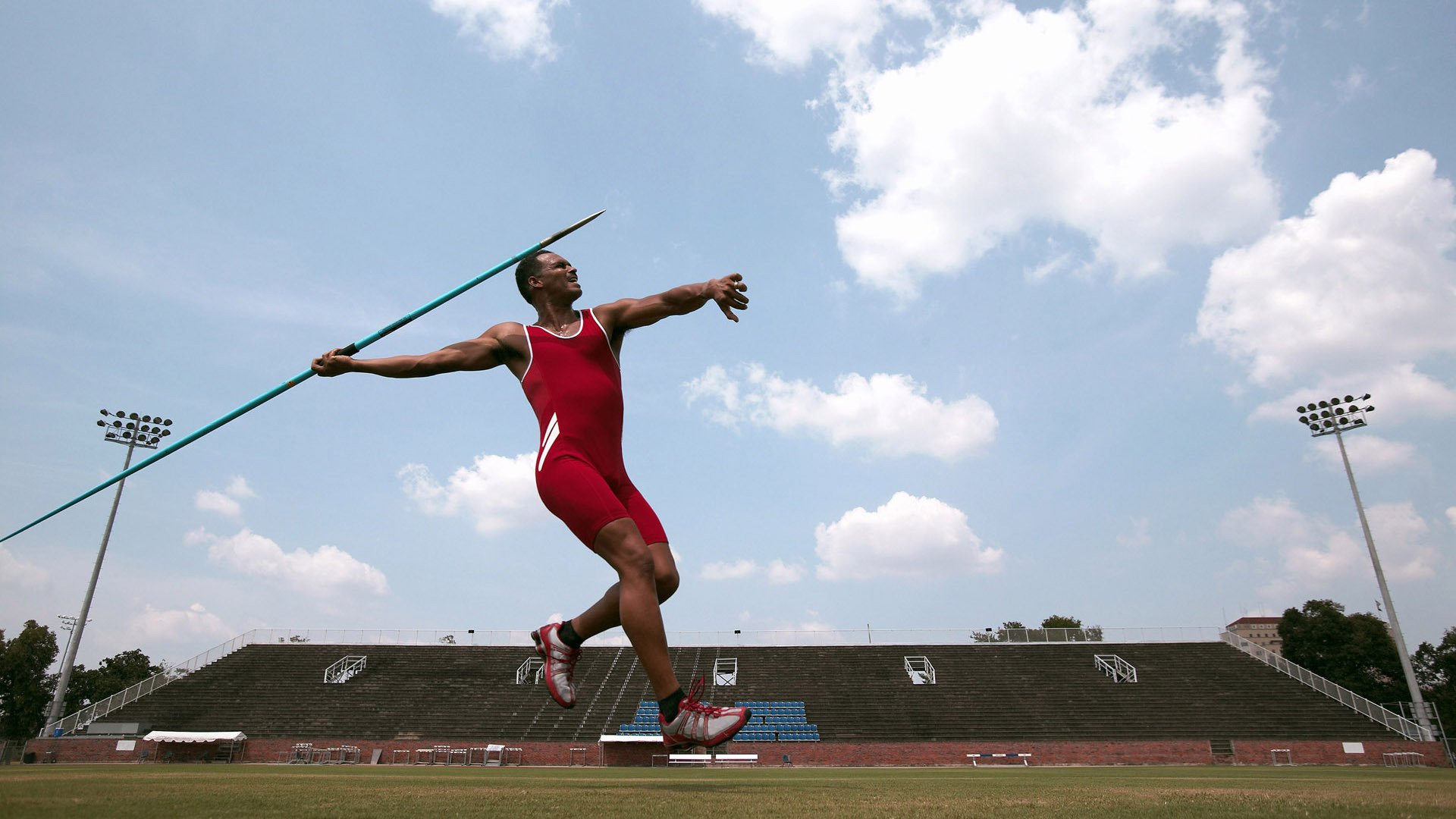 仰泳老将率队冲击奖牌区，仰泳教练视频